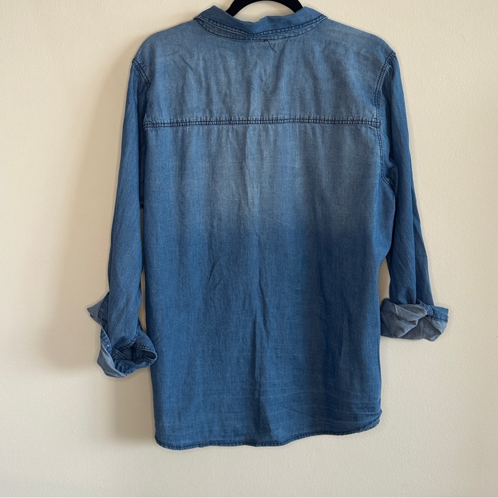 Torrid Lightweight Button Up Denim Shirt - Size 1 / 1X - Picture 4 of 5